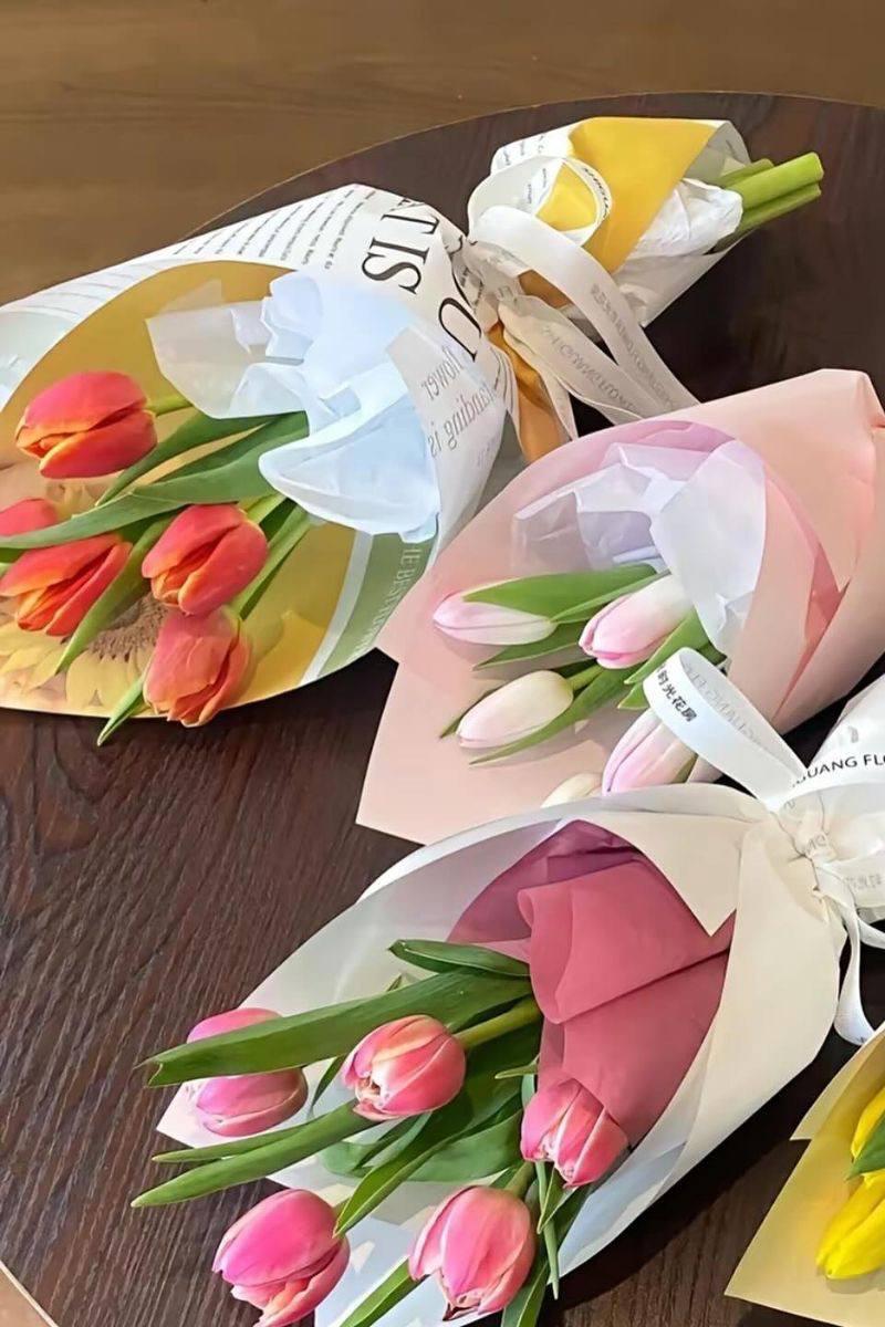 5 тюльпанов в упаковке