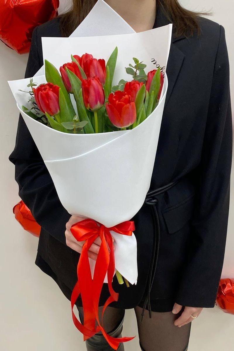 9 тюльпанов и эвкалипт