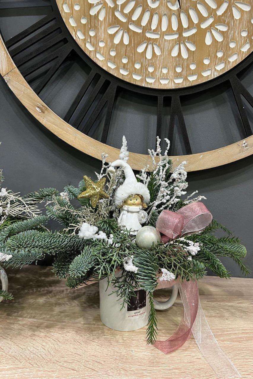 Композиция в кружке новогодняя