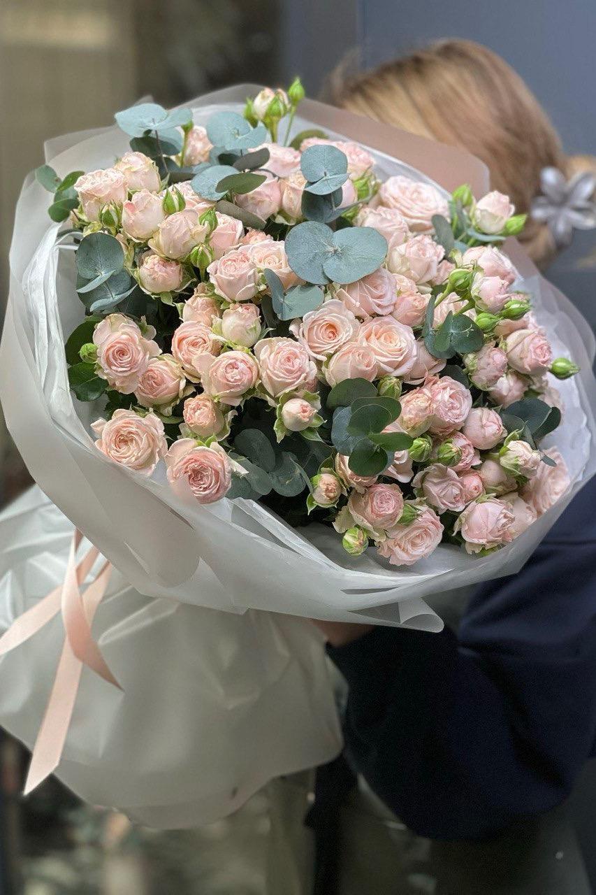 Эвкалипт и кустовая Роза