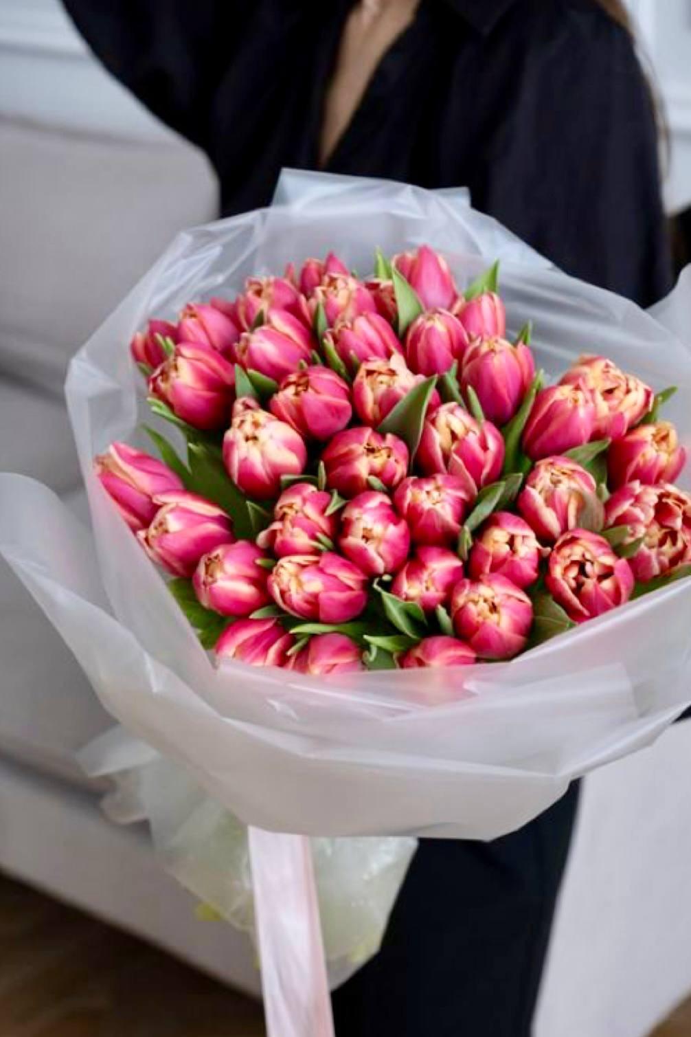 35 пионовидных тюльпанов