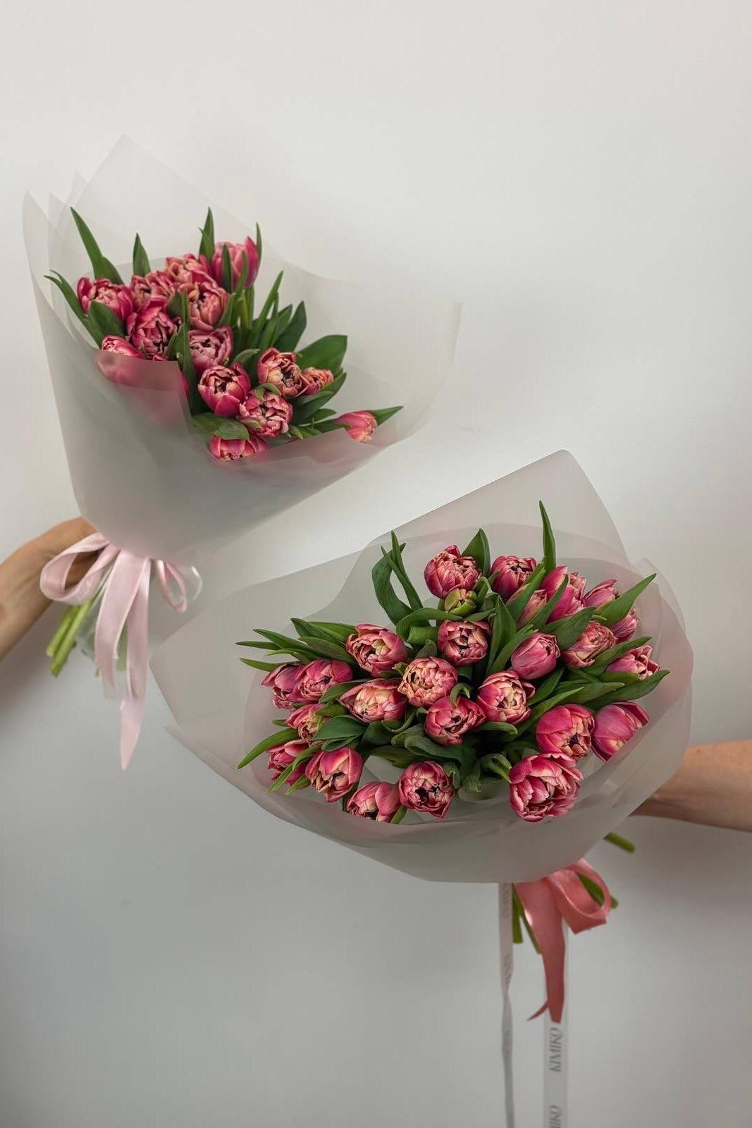 25 пионовидных тюльпанов