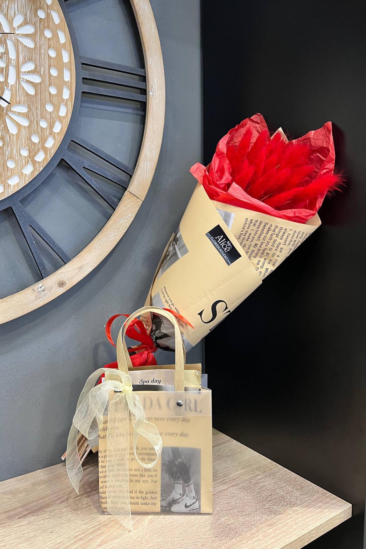 Красный сухоцвет