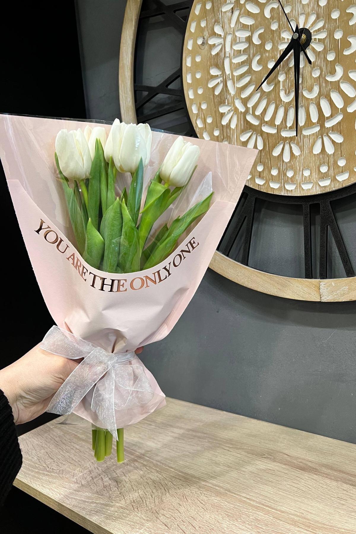 Тюльпаны белые