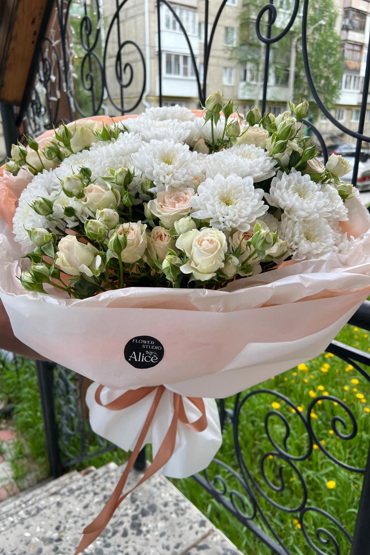 Персики в цвету
