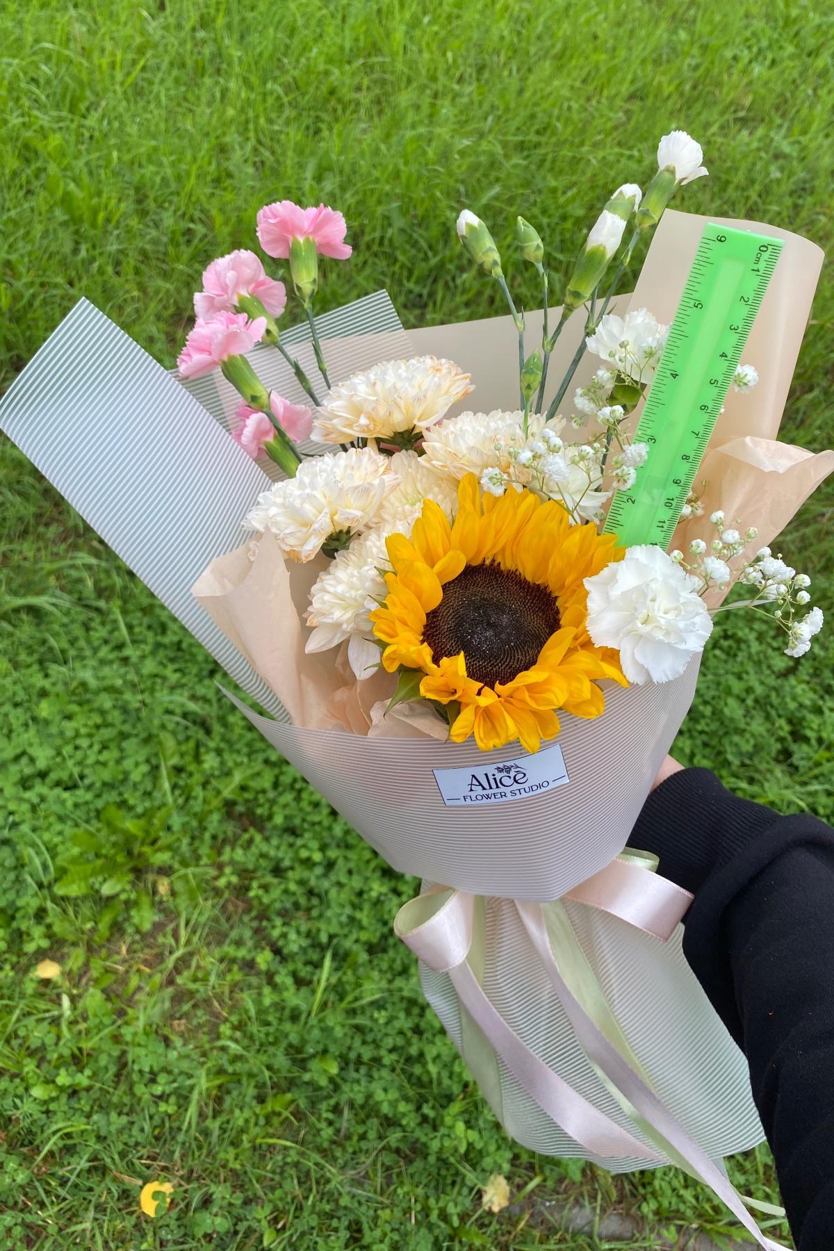 Букет отличника с подсолнухом