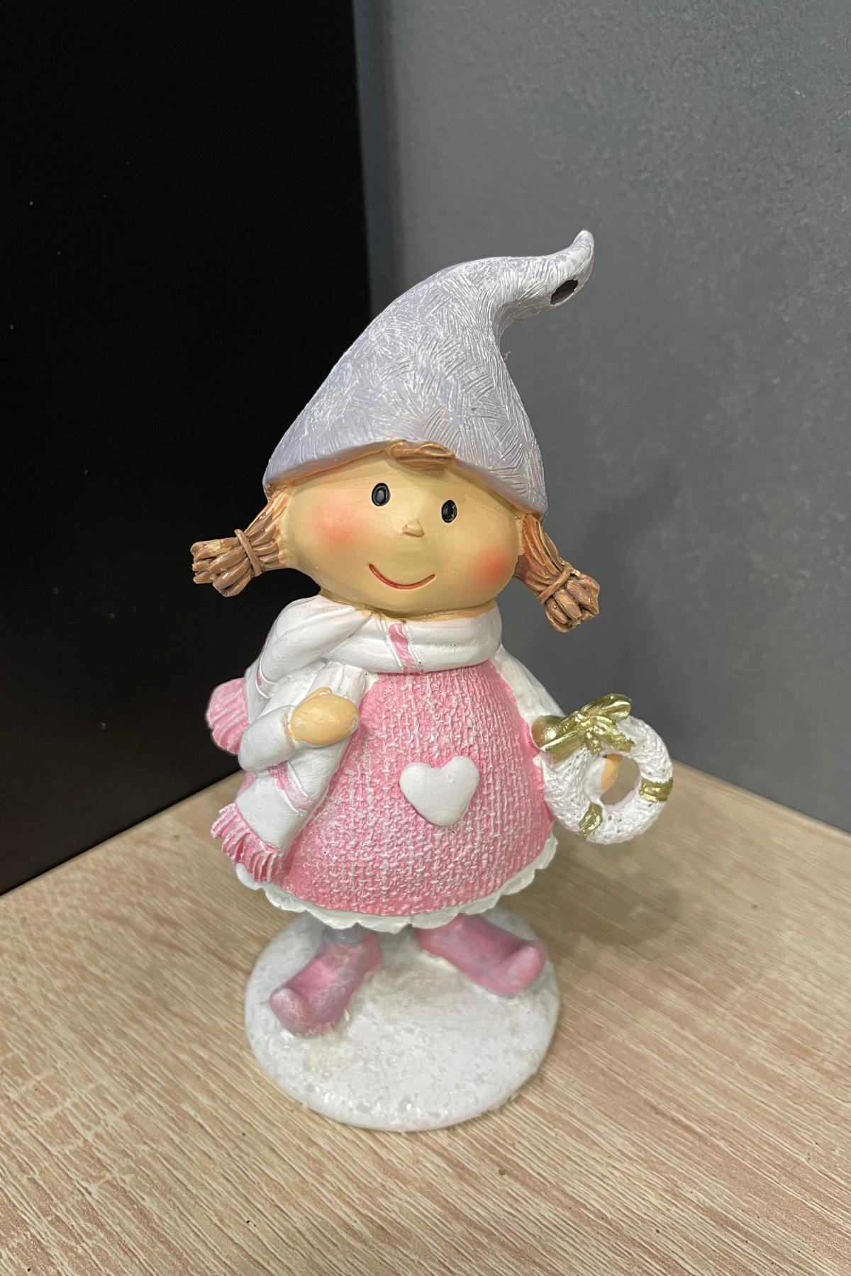 Девочка с украшением