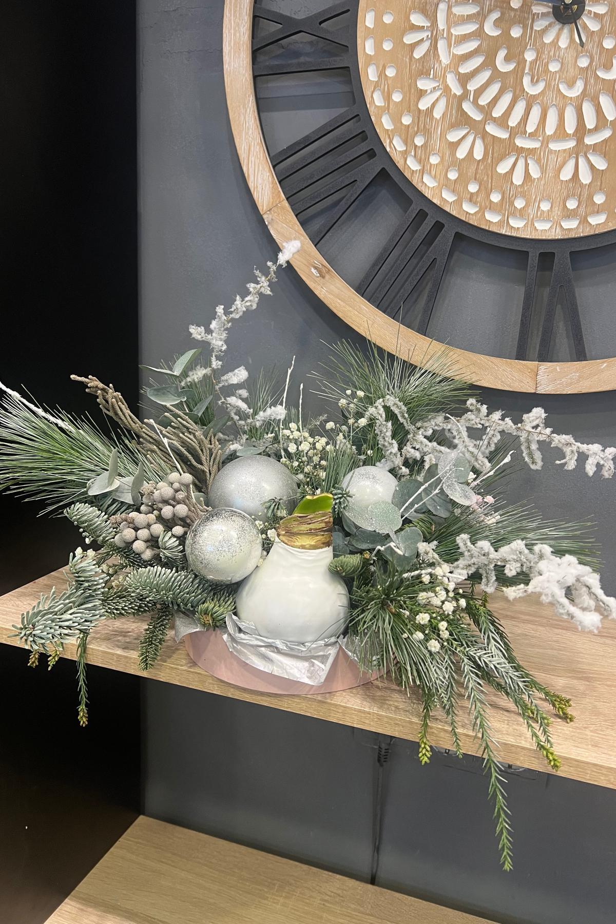 Композиция настольная с амариллисом