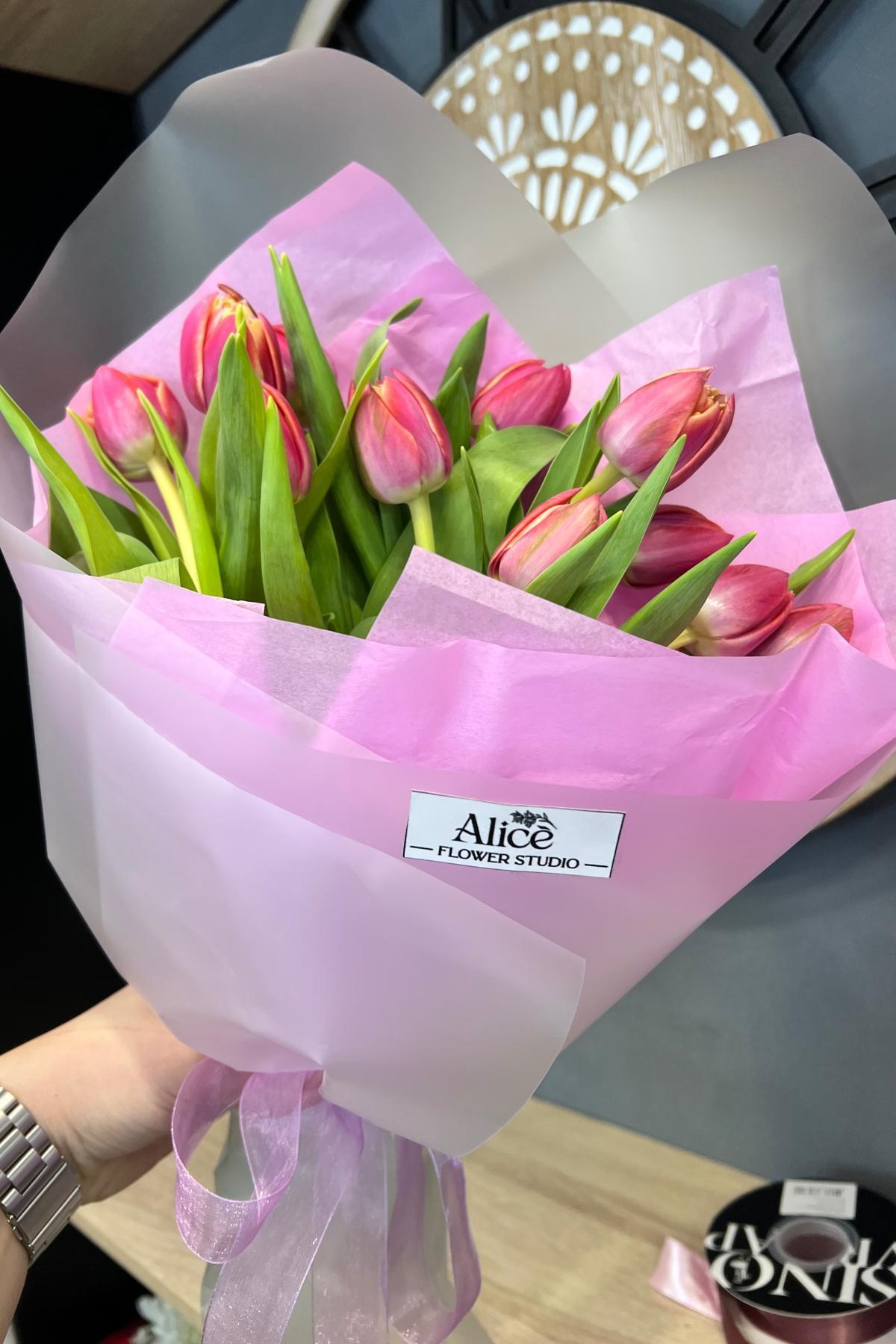 11 пионовидных тюльпанов