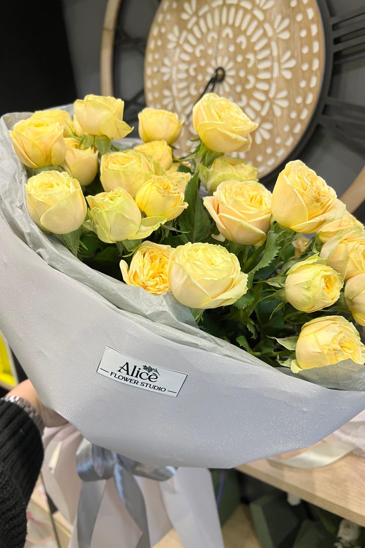 Букет 5 кустовых роз