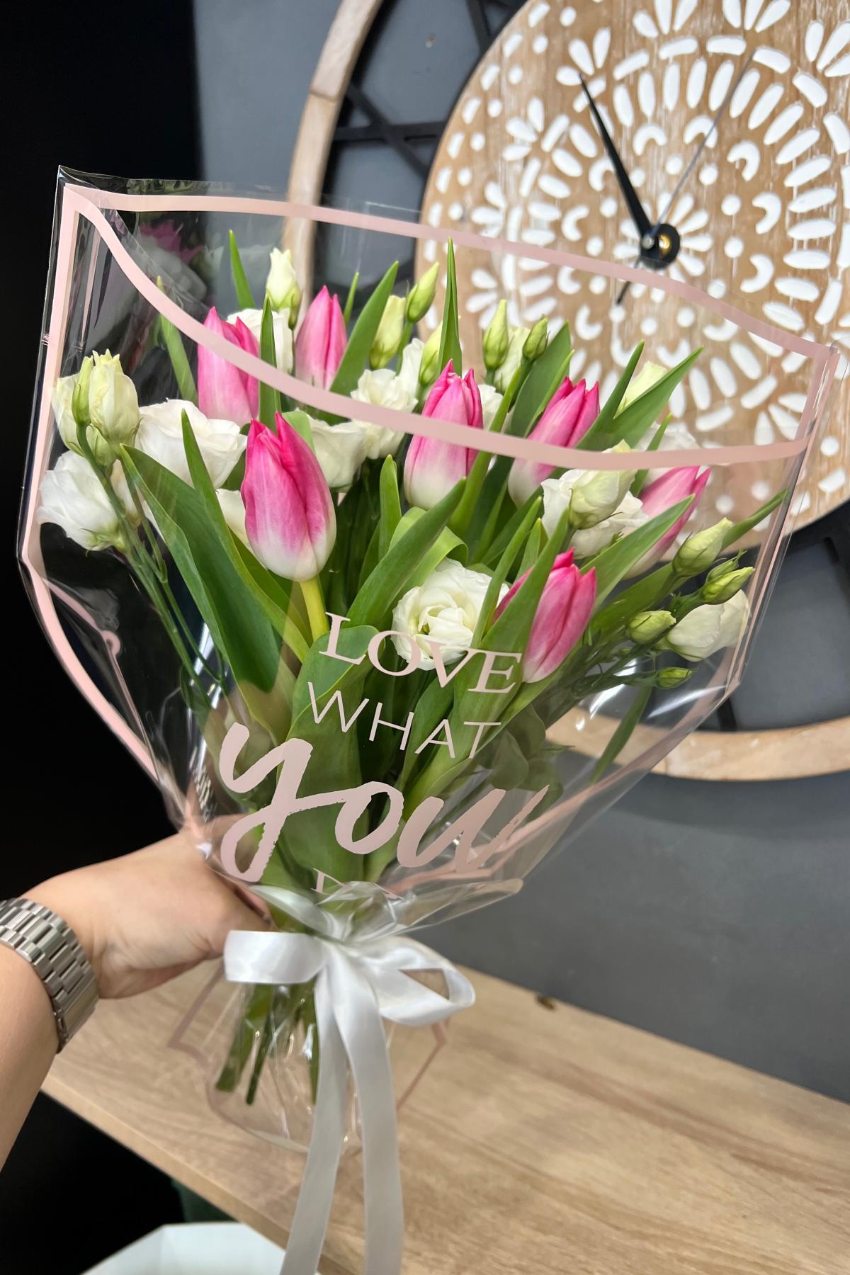 Букет с тюльпанами и эустомой