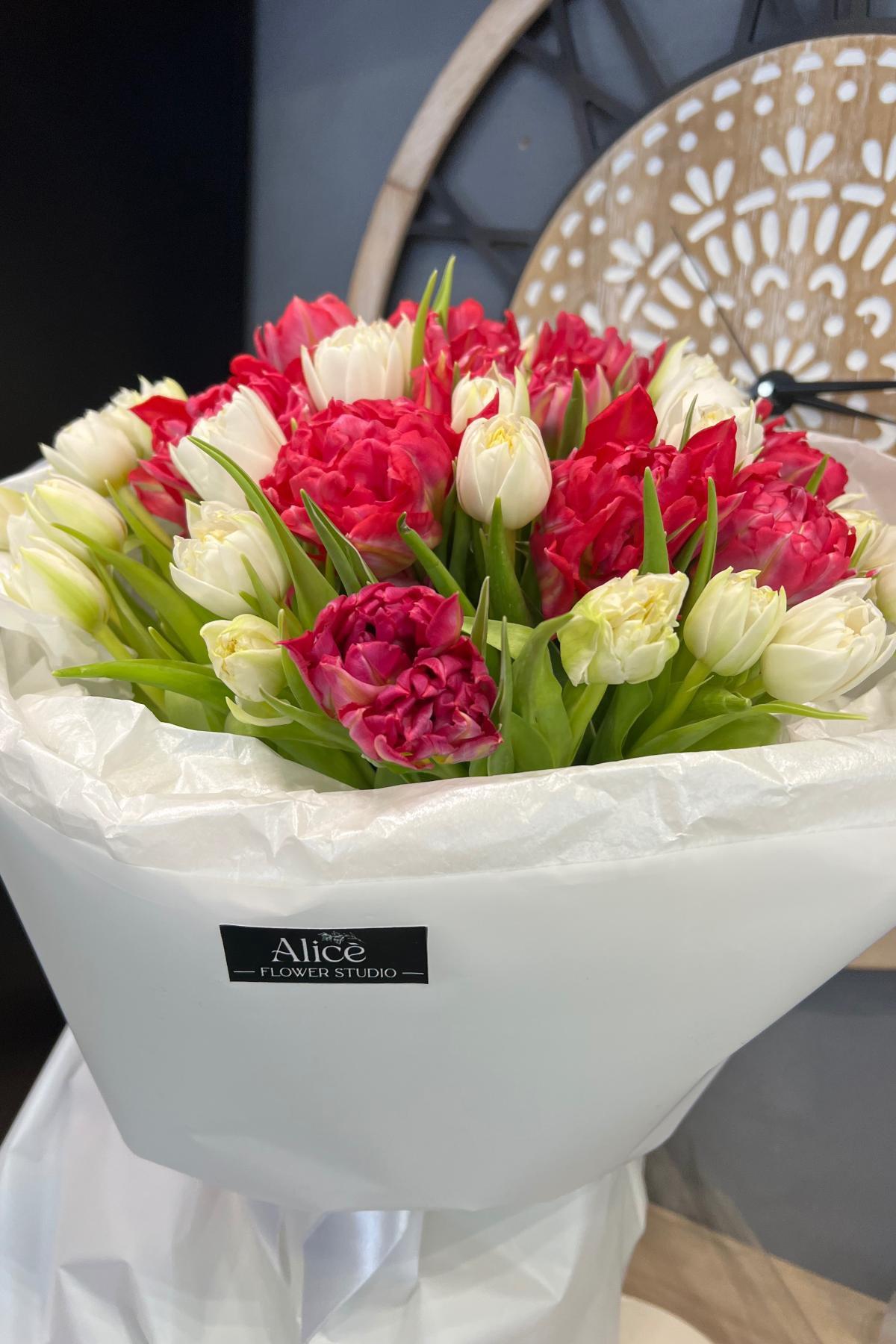 45 пионовидных тюльпанов